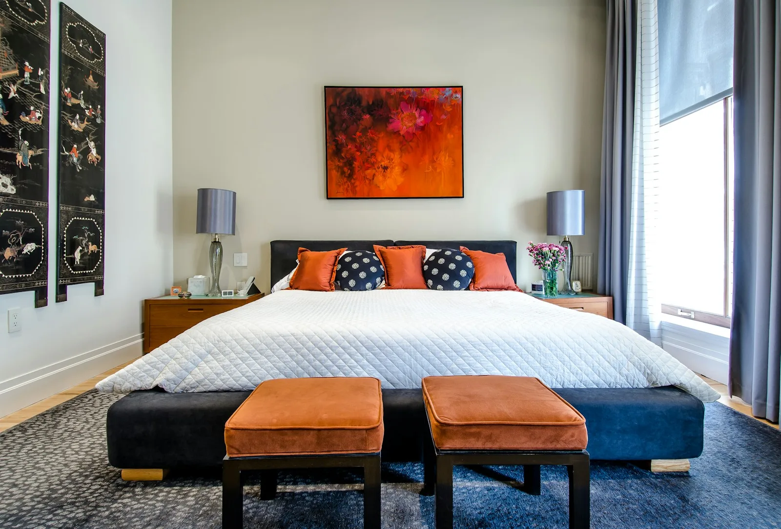 Cortina Roller Black Out en dormitorio